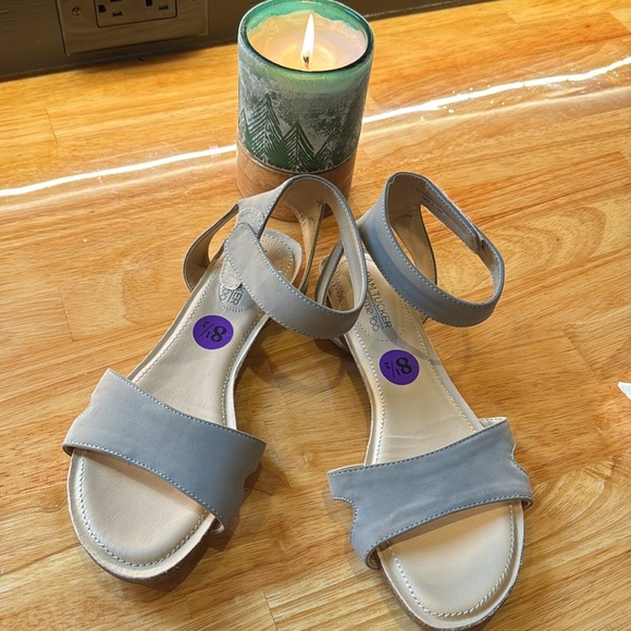 Cute New 8.5 me too Adam tucker - Picture 2 of 5